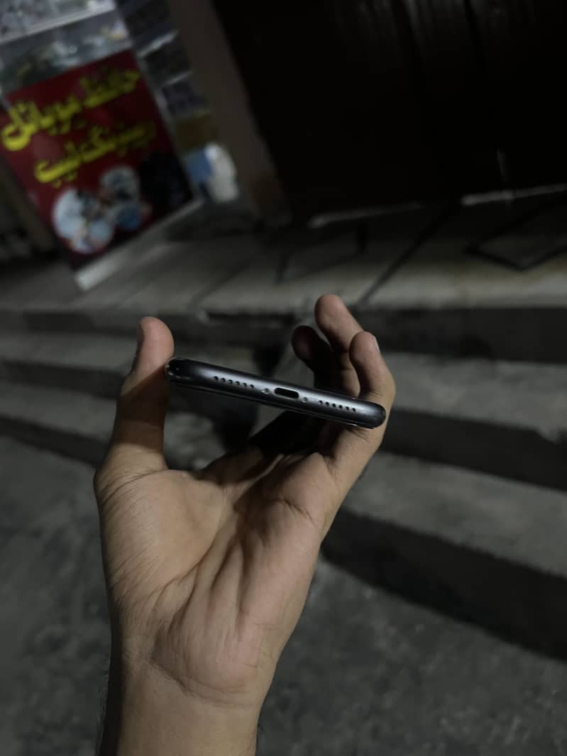 iPhone 11 3