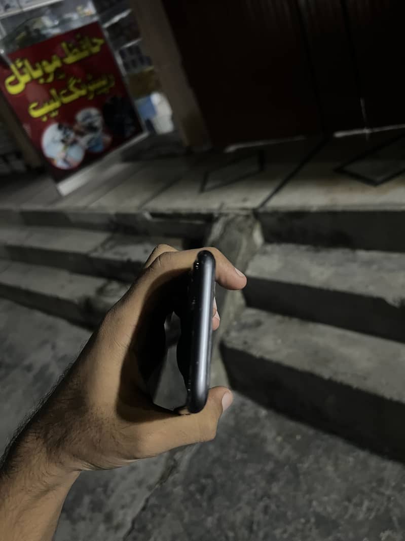 iPhone 11 5
