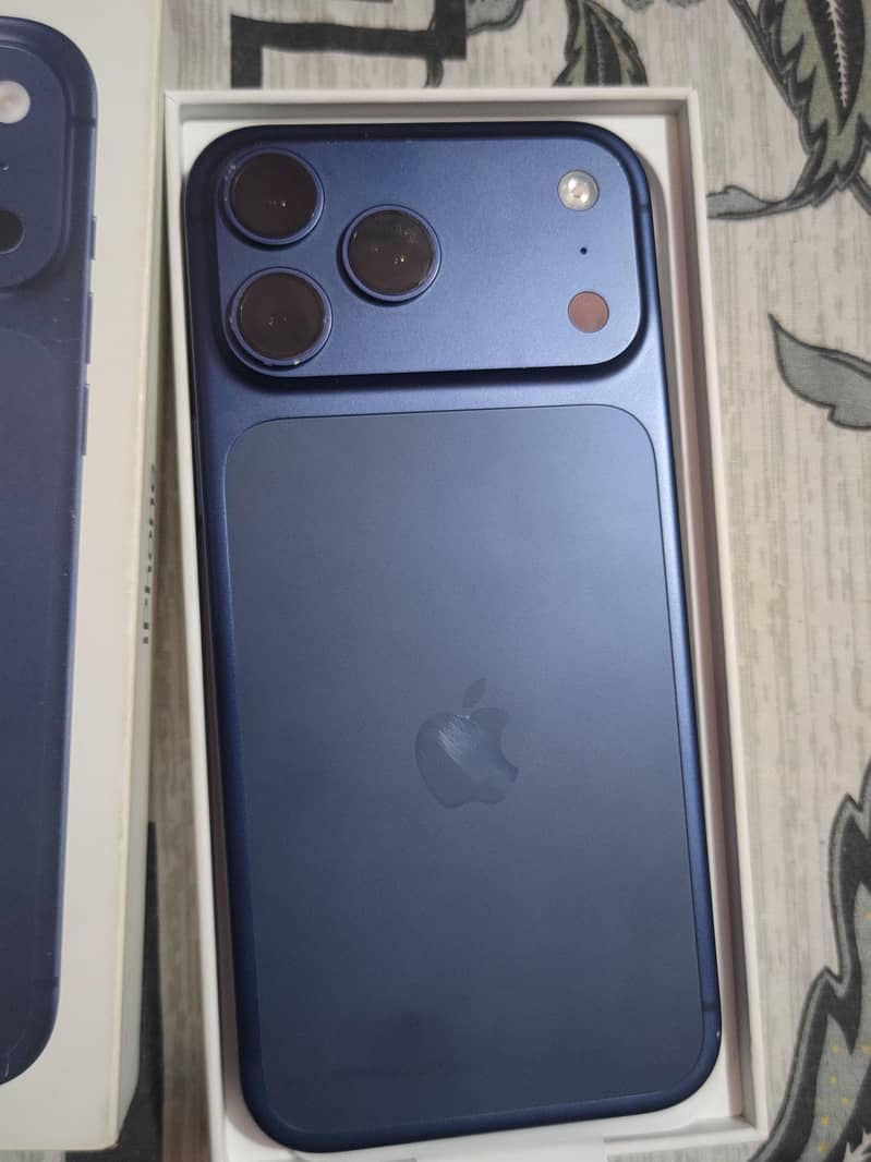 Apple iPhone 17 Pro Max 1