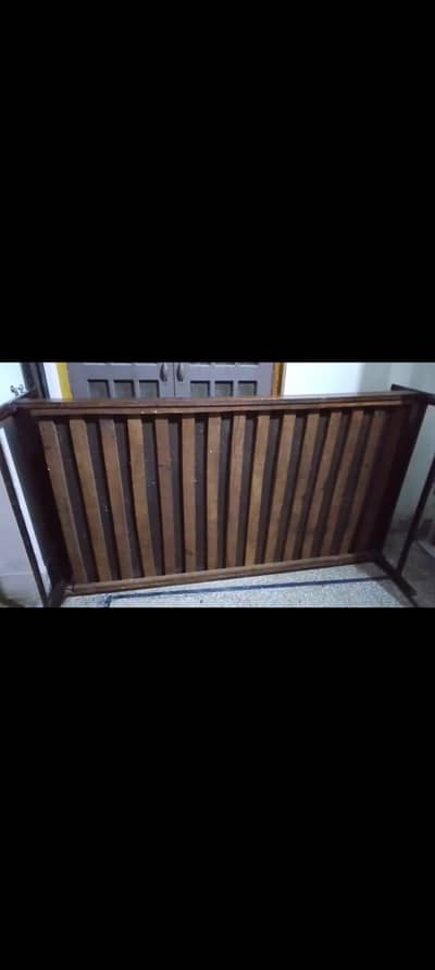 wodden singel bed with mattress  condition 10/ 9