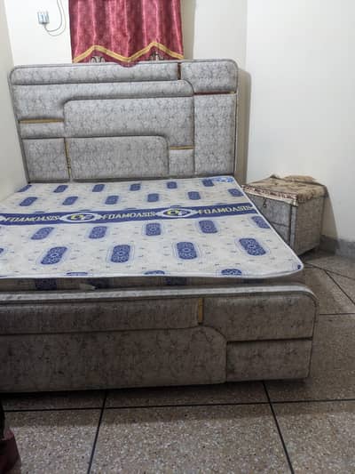 king size bed with mattress
