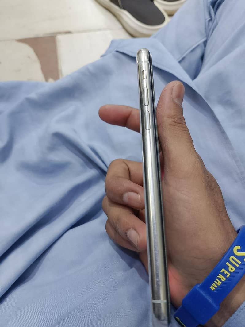 Apple iPhone X 3