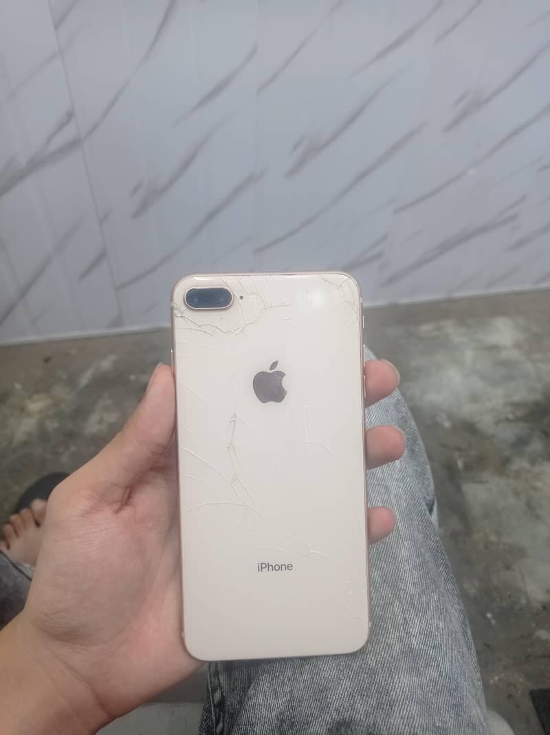 Apple iPhone 8 Plus 3
