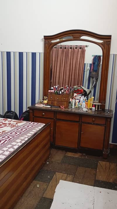 Bed with 2 side tables & Dressing