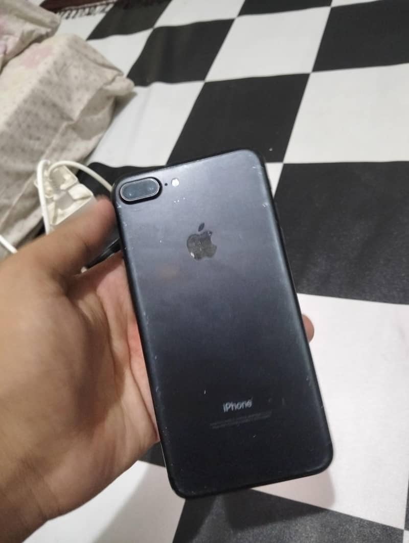 Apple iPhone 7 Plus 2