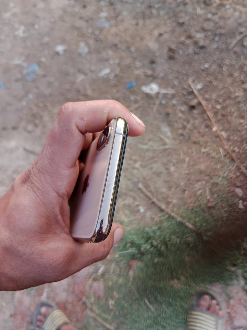 Apple iPhone X 5