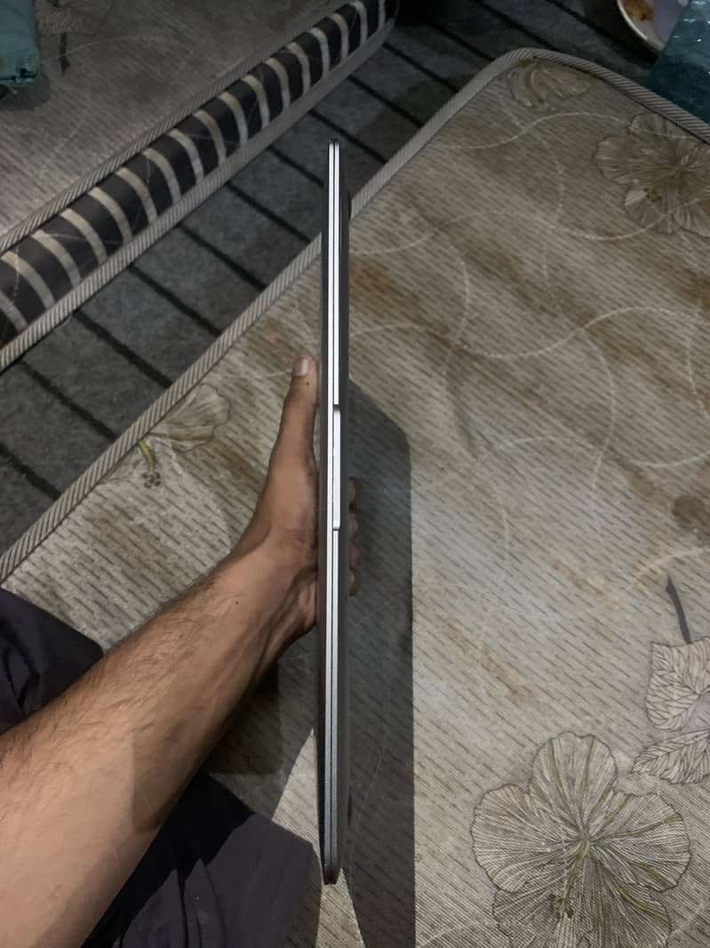 MAC Book Air 5