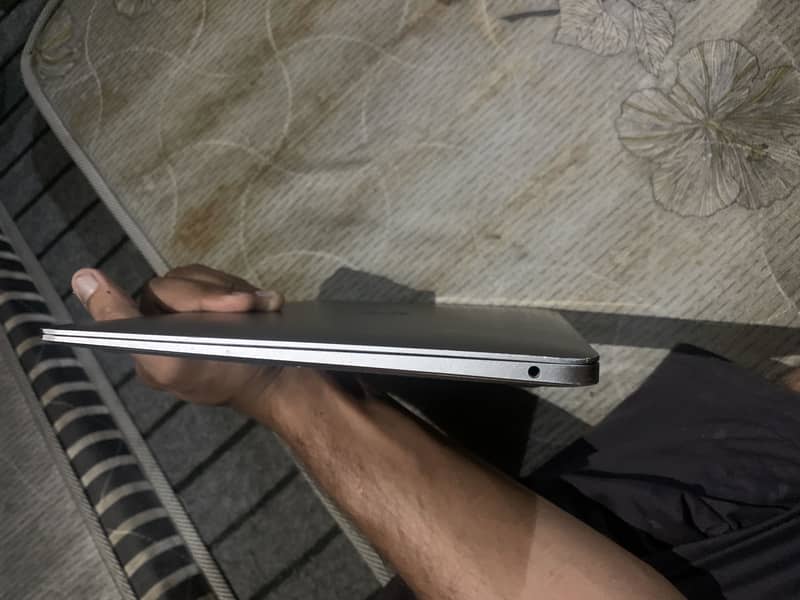 MAC Book Air 6