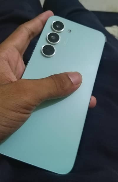 Tecno spark 40 pro box sat ha charger ni ha warranty 2 month pare ha
