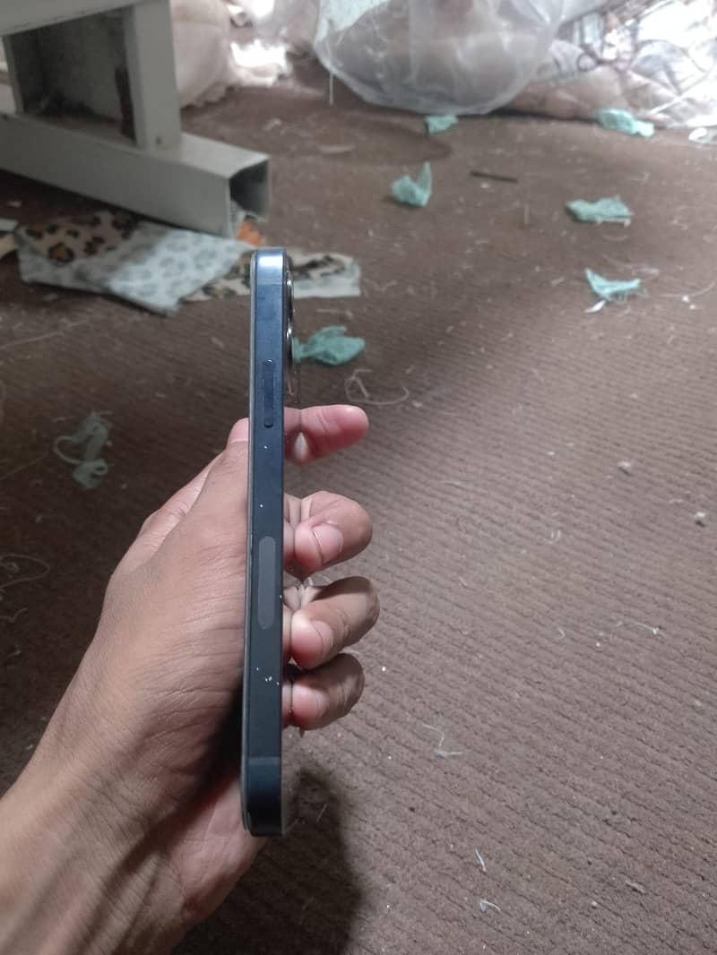 iPhone 12 4