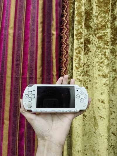 psp2000 limited edition white colour