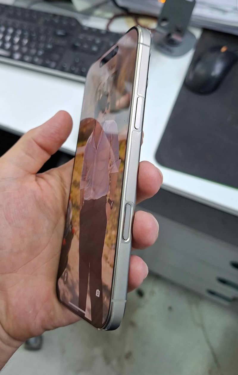 iphone 16 pro max 2