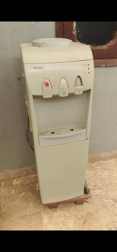 Water dispenser with Refrigerator