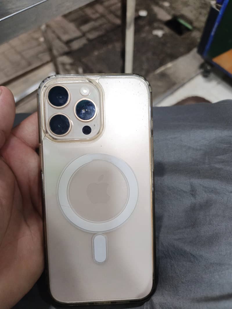 Apple iPhone 16 Pro Max 0
