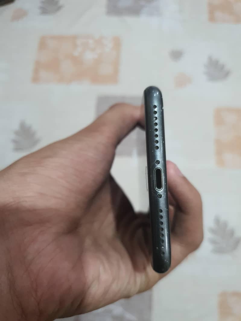 Apple iPhone 8 Plus 3