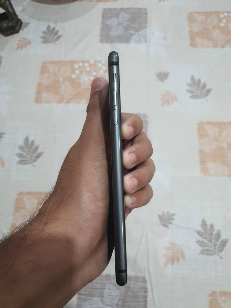 Apple iPhone 8 Plus 4
