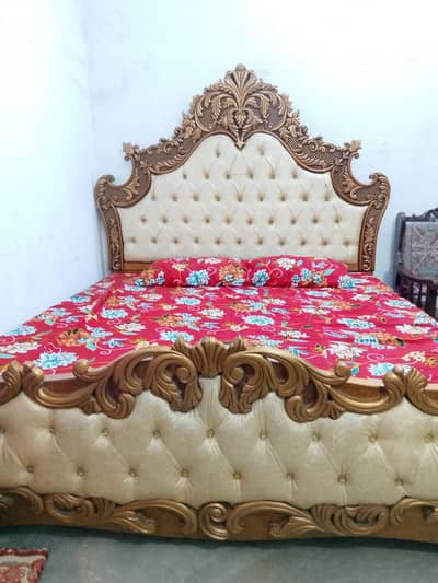 king size bed, side tables, dressing table