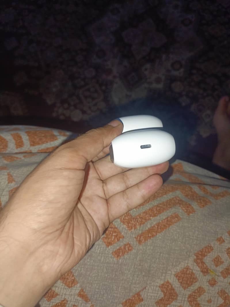 ear buds 1
