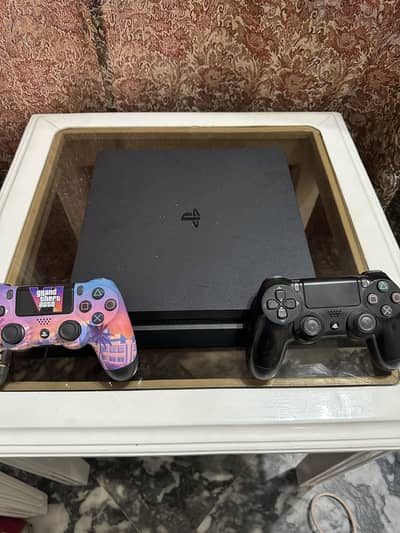 Play station 4 slim 512 GB 2 original controllers