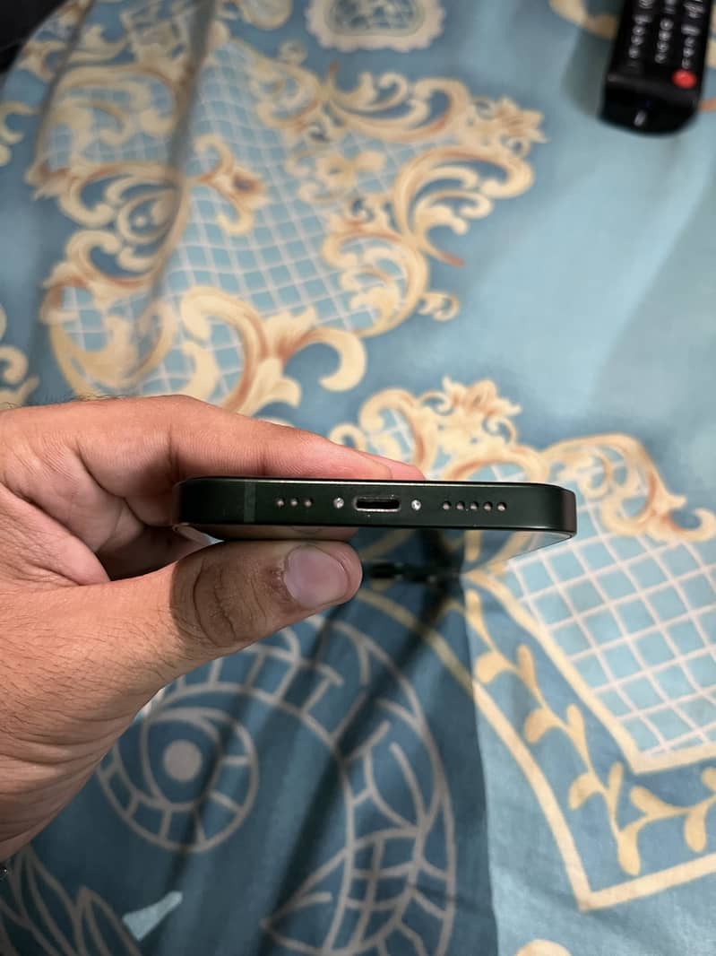 Apple iPhone 13 1