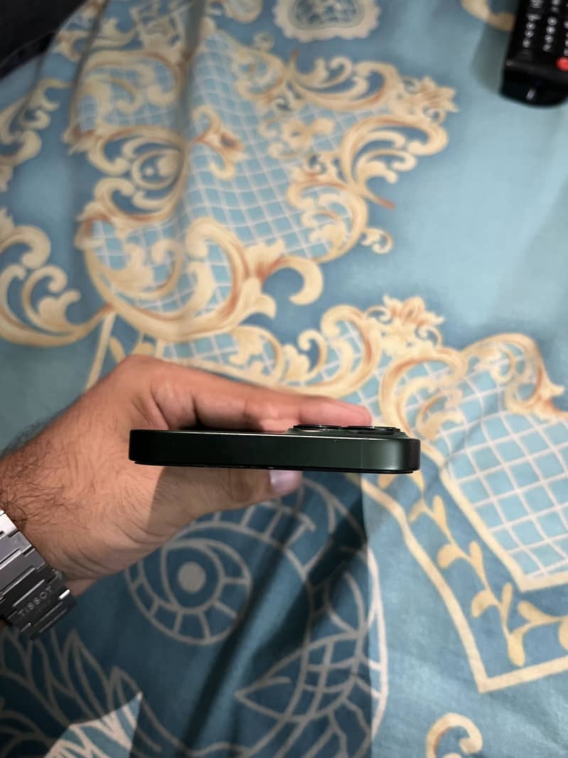 Apple iPhone 13 6