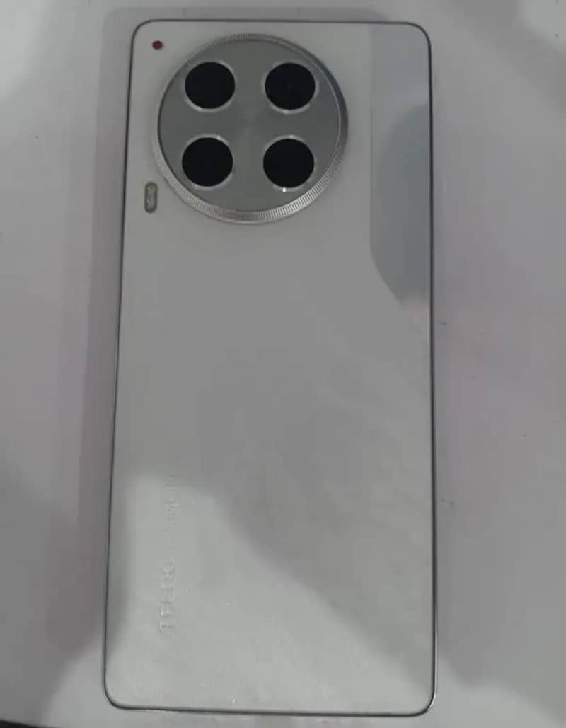 Tecno CAMON 30 1