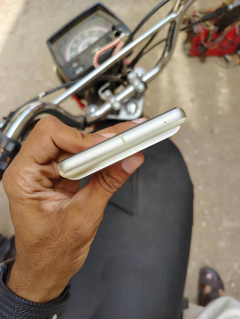 Google Pixel 7 4
