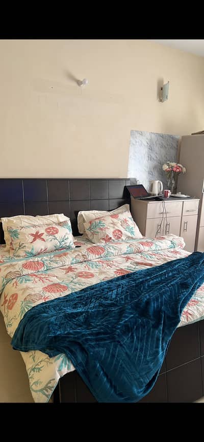 King size bed with 2 side tables