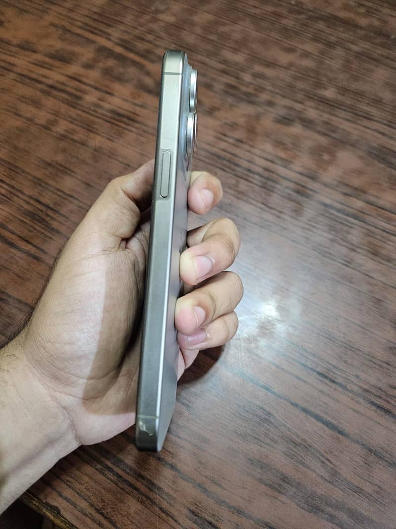 iPhone 15 pro max 4