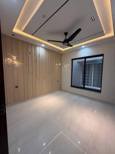 1 KANAL HOUSE FOR SALE IN VALENCIA OUTSTANDING LOCATION