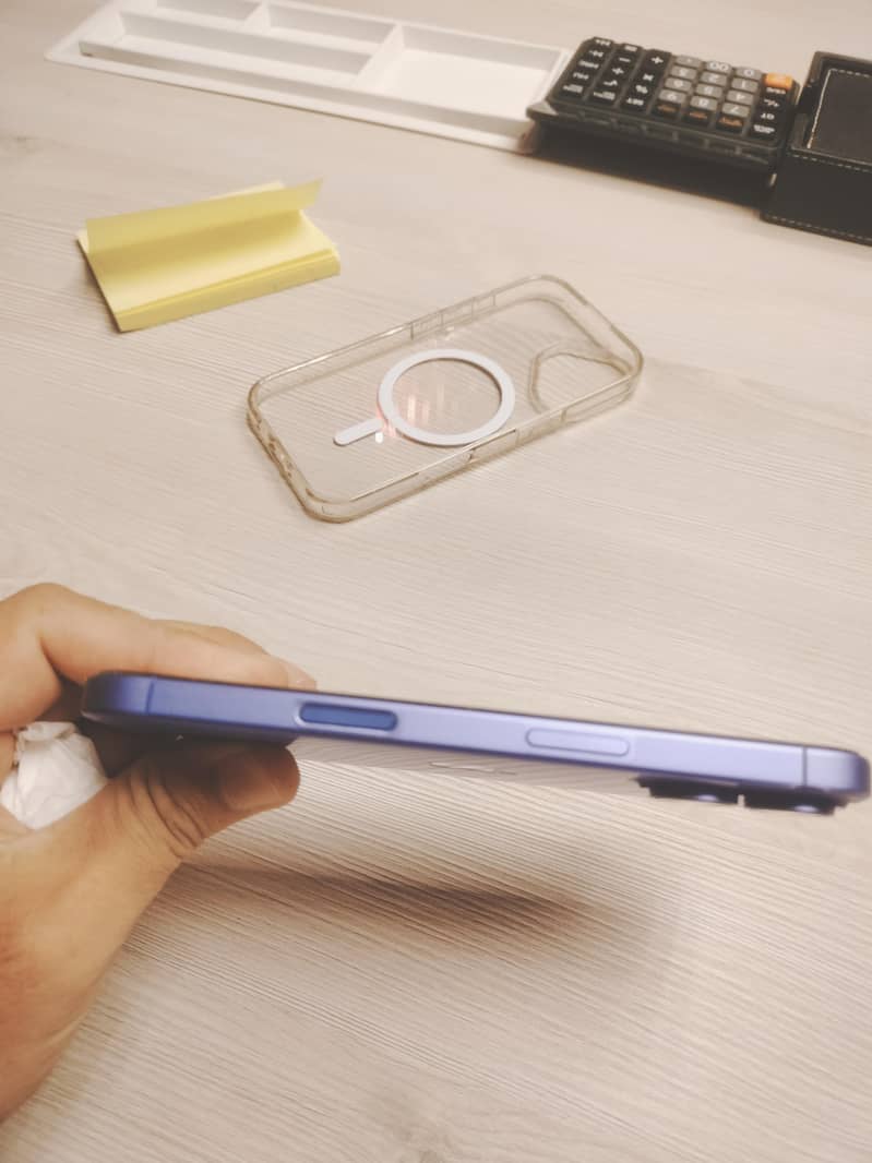 Apple iPhone 16 2