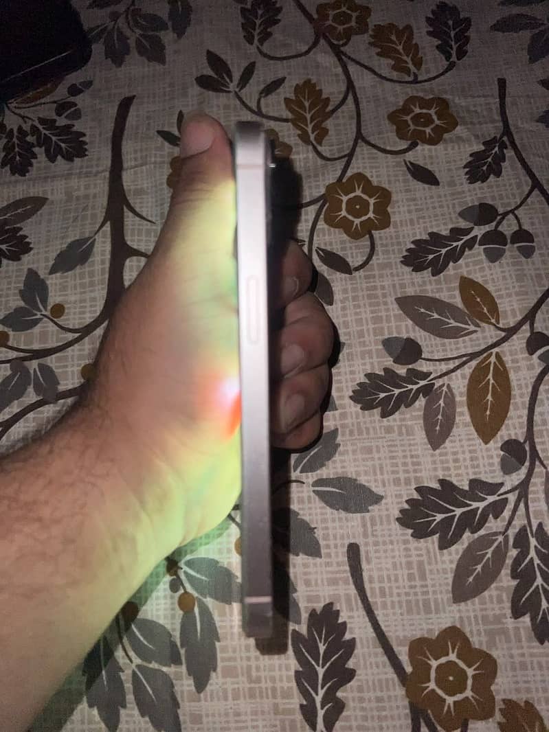 Apple iPhone 13 3