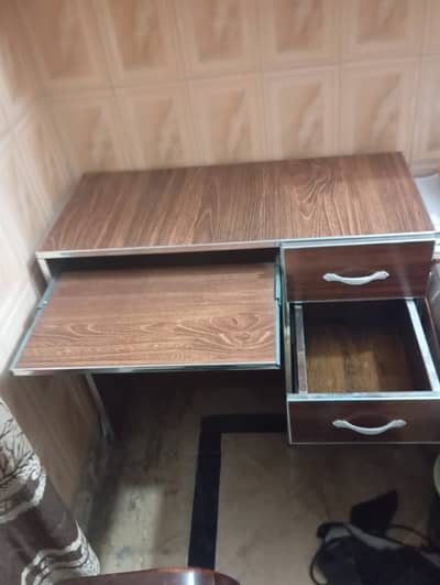 work table for sale in new condition