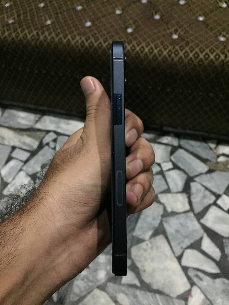 Apple iPhone 12 4