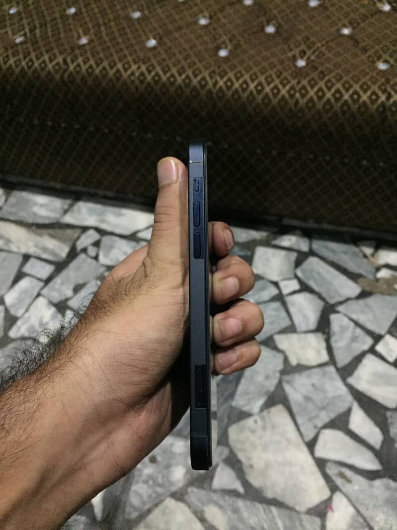 Apple iPhone 12 5