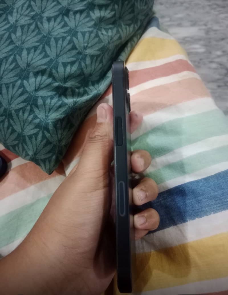 iPhone 13 6
