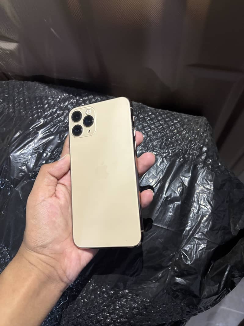 Apple iPhone 11 Pro 4