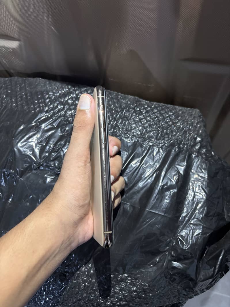 Apple iPhone 11 Pro 2