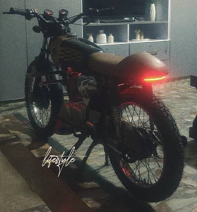 Honda 125 fully concerted into a Cafe Racer , All old parts available