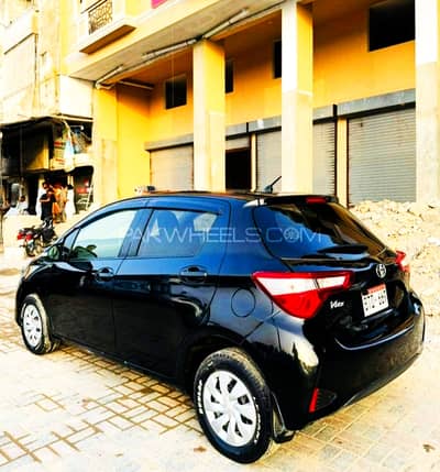 Toyota Vitz F safety 1.0