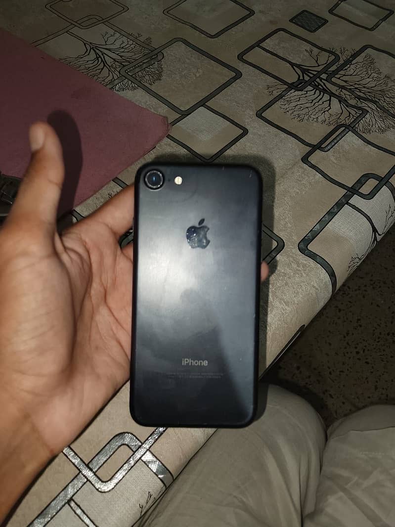 Apple iPhone 7 2