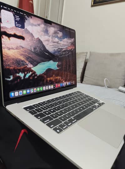 Apple MacBook Air M3 (8GB / 256GB) starlight