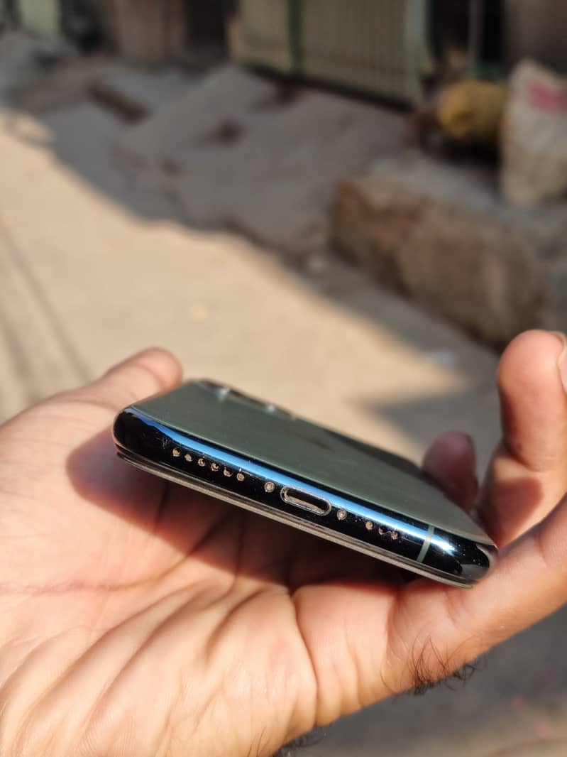 Apple iPhone 11 Pro 2