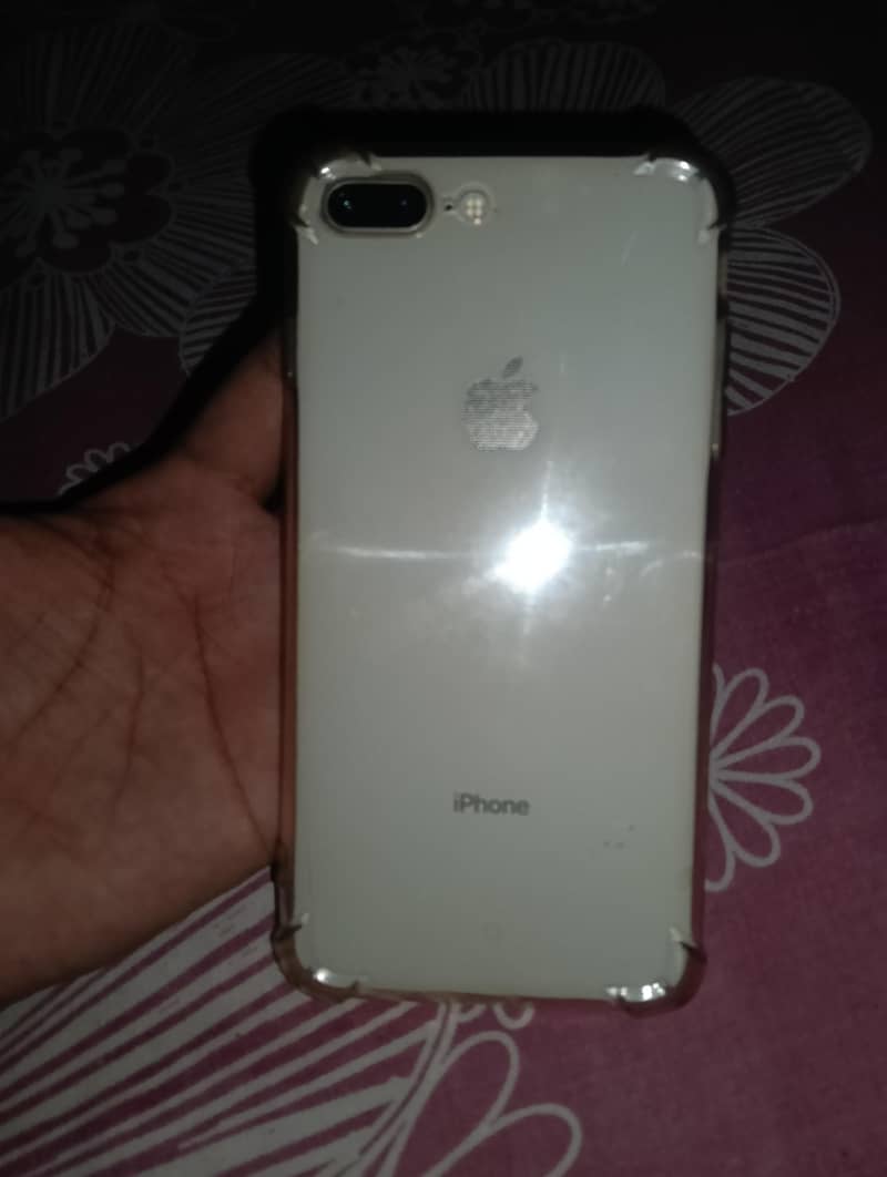 Apple iPhone 8 Plus 3