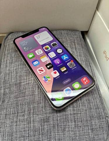 Apple iPhone X 3