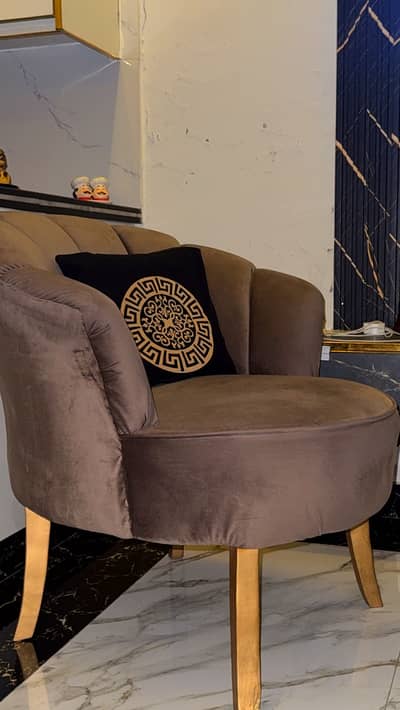 Chairs with table in excellent condition