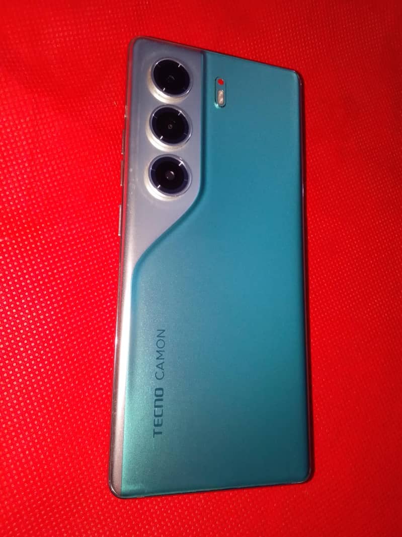 Tecno CAMON 40 Pro 4