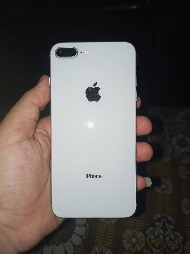 Apple iPhone 8 Plus 1