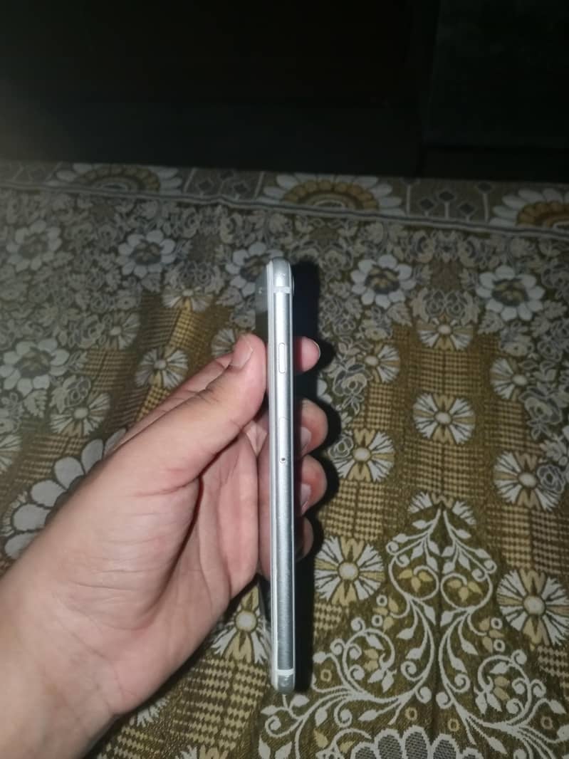 Apple iPhone 8 Plus 3