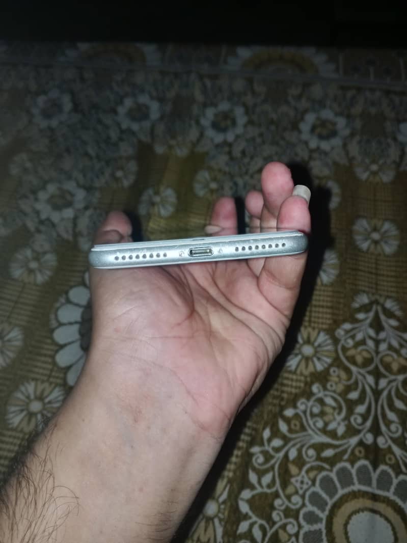 Apple iPhone 8 Plus 4